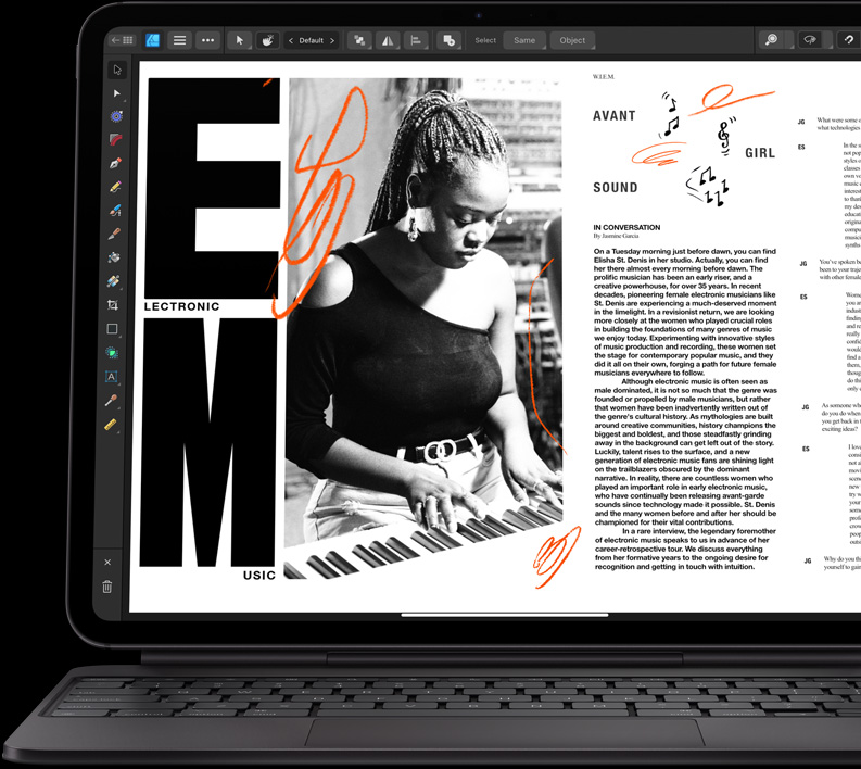 橫向放置的 iPad Pro 貼合在精妙鍵盤，螢幕顯示一篇編輯中的文章。